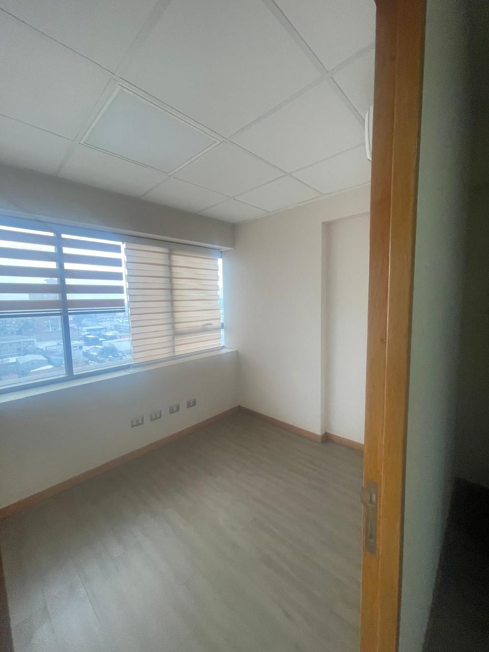Arriendo de Excelente Oficina en Edificio City Center a pasos del Centro.